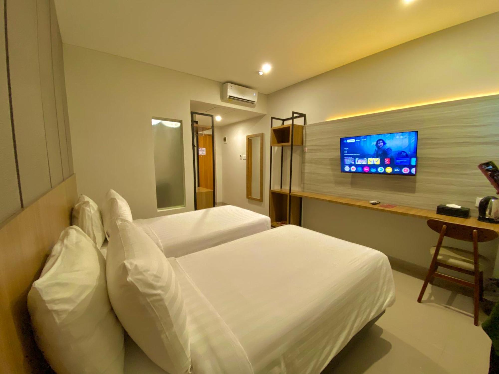 Front One Hotel Gombong Gombong  Zewnętrze zdjęcie